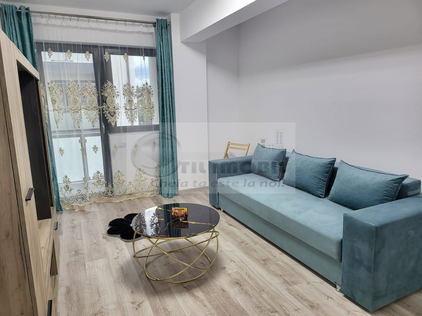 APARTAMENT 2 CAM DEC CAPAT CUG MOBILAT SI UTILAT LIBER - Poză 1