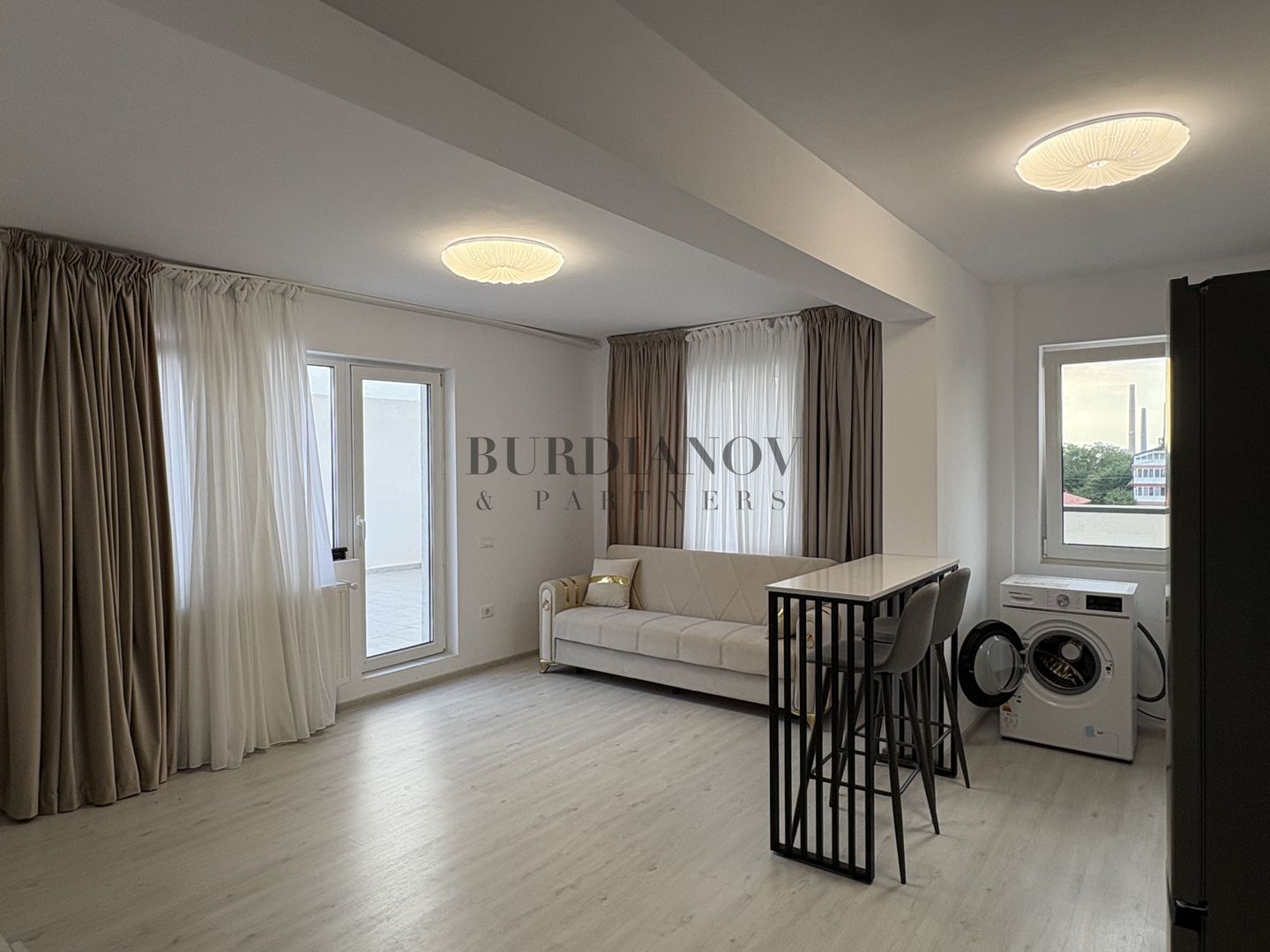 Apartament cu 2 camere + Terasă și loc de parcare - Metrou 1 Decembrie - Poză 1