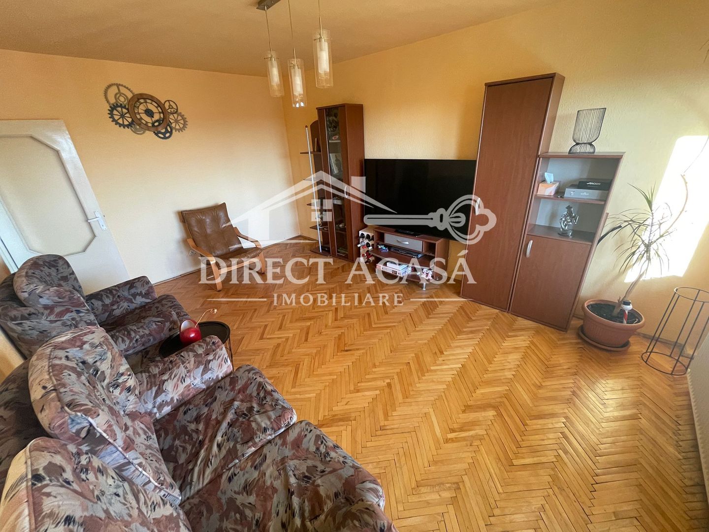 Apartament cu 4 camere de inchiriat-Str Republici-Zona 7 Noiembrie - Poză 11