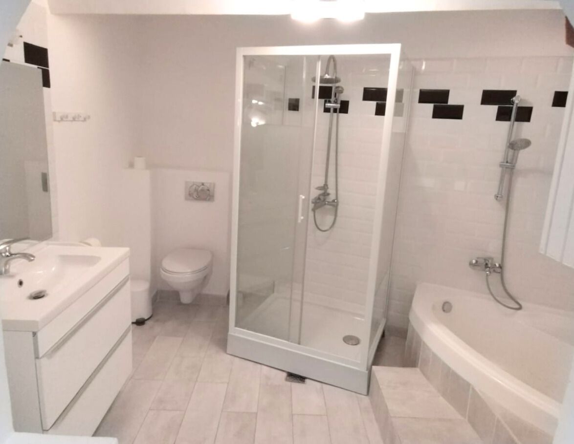 Vilă spațioasă de închiriat 6 camere piscină încălzită zona de Nord - Poză 12