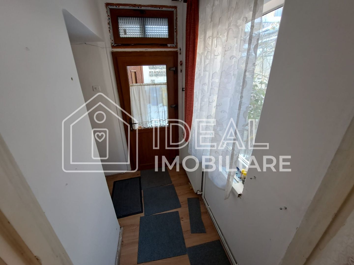 Casa cu 2 camere si pivnita mare, zona Ultracentrala - Poză 2