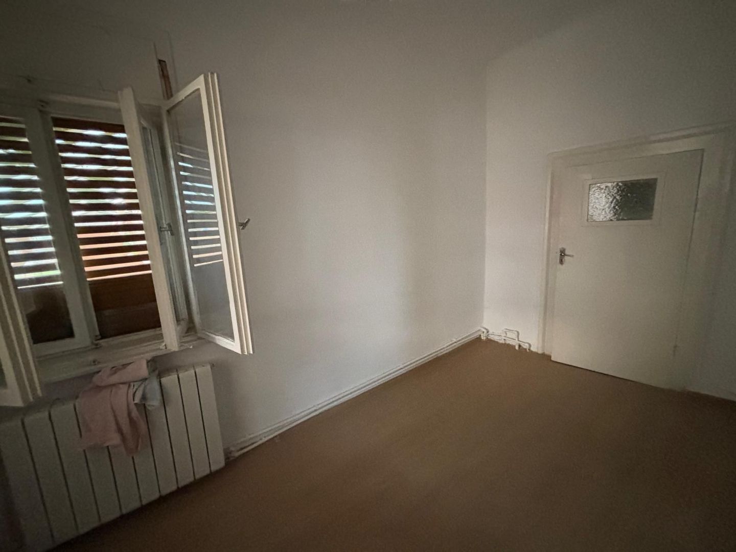 Casa pe parter cu acces auto - Poză 12