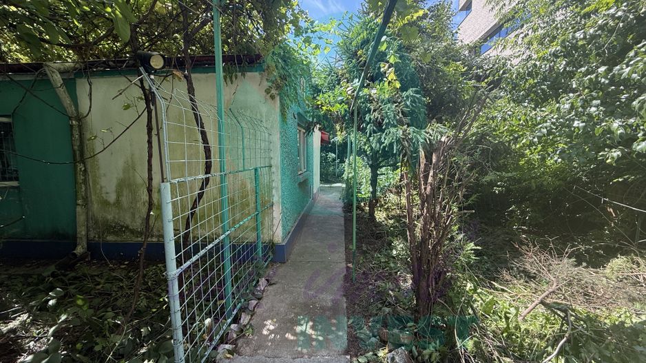 "Casa bunicii" pe un lot de teren de 307 mp - Poză 2