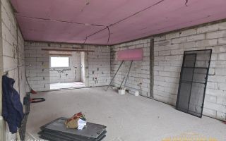 Casa la rosu de vanzare situata in Manolesti , pret 100.000 euro neg ! - Poză 3