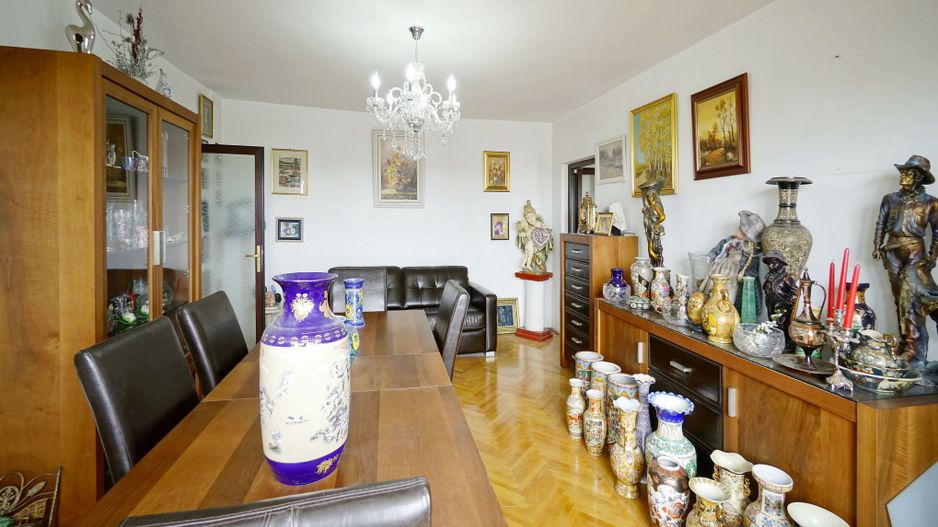 Apartament 5 camere in Piata Victoriei,bloc 1995 - Poză 2