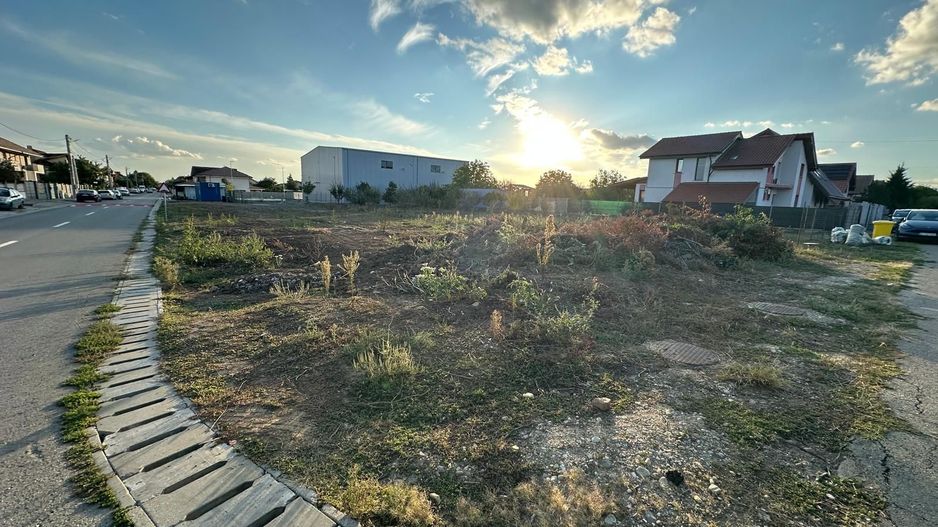 Teren 920 mp cu 2 fronturi - Poză 1