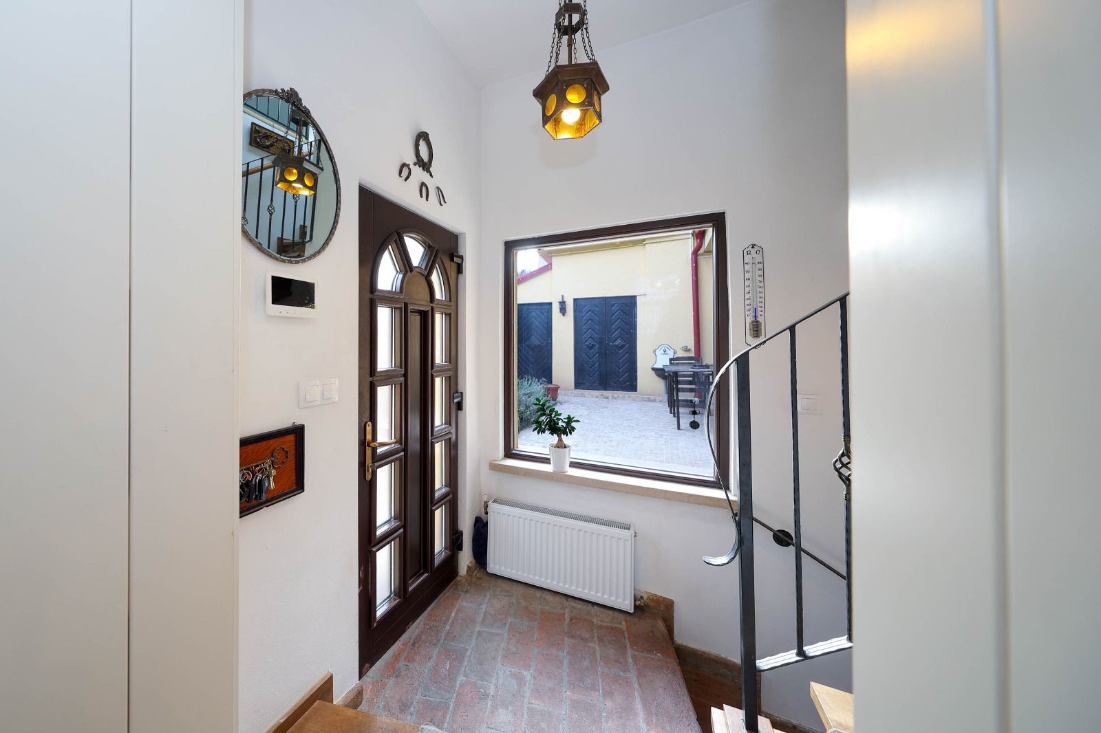 Casă deosebită de vânzare în centrul Brașovului - Poză 9