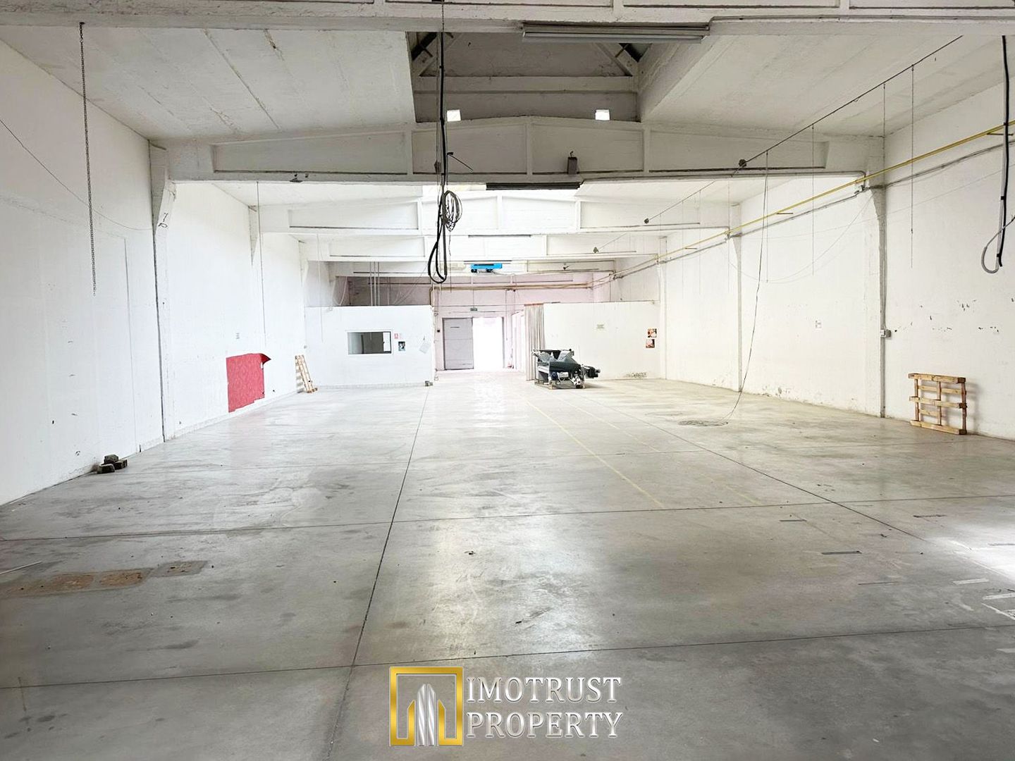 Hala industriala 421 mp Arad central, acces TIR, eficiență logistică - Poză 1
