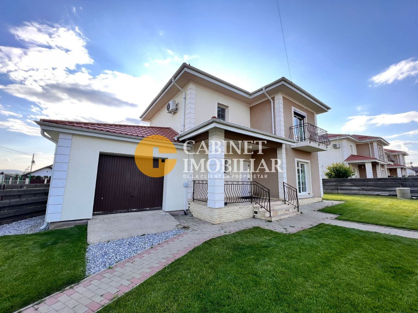 Casa PREMIUM 4 camere 2 bai - Garaj - MOBILATA complet - Poză 1