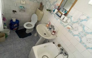 De vanzare casa 5 camere Carei - Poză 8