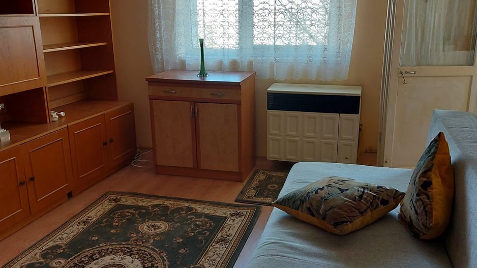Garsonieră 27 mp cu balcon -bloc 3 etaje-mobilată utilată-bloc an 1980 - Poză 3