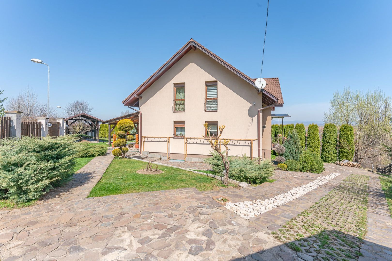 Casa Sacele amplasata in vecinatatea padurii cu pompa de caldura - Poză 27