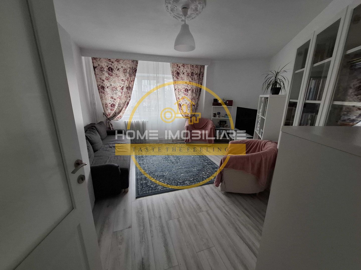 Bloc din 80/ Apartament cu 3 camere/ Decomandat/ mobilat/utilat/ 75 mp - Poză 1