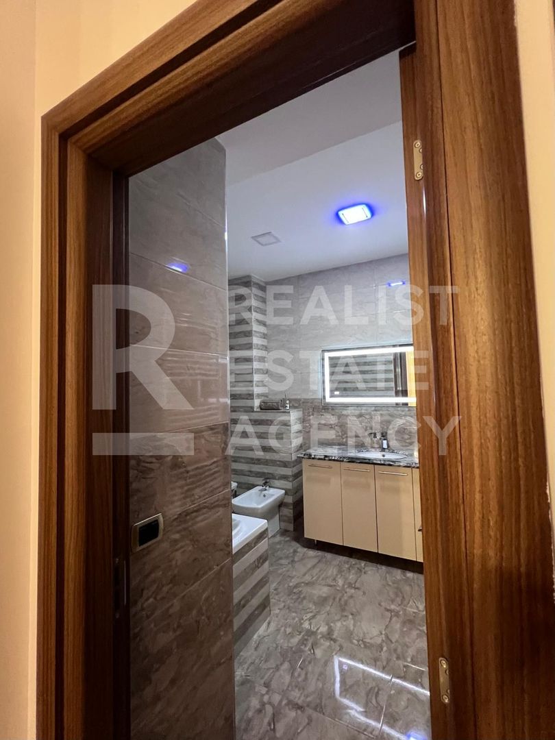 Apartament cu 3 camere – 13 Decembrie,  Coresi la 5 minute pe jos. - Poză 12