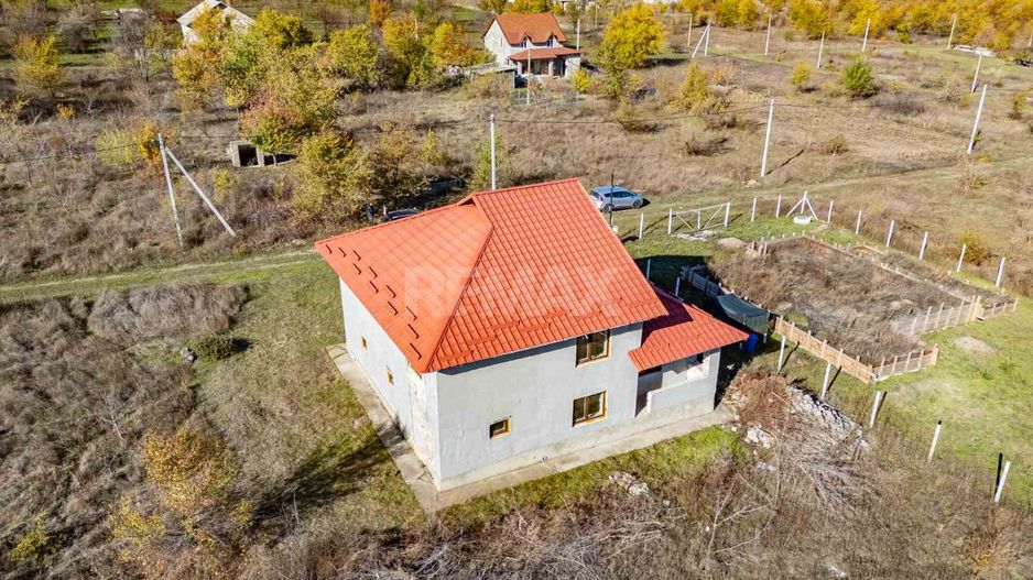 CASĂ CU 2 NIVELE – 136 m² | 4 DORMITOARE | 7 ARI ANENII NOI - Poză 2