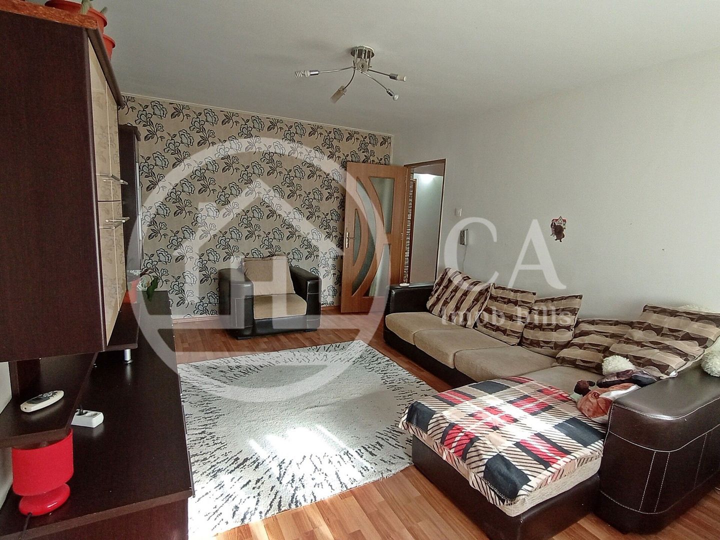 Apartament cu 3 camere de vanzare in zona Rogerius, Oradea - Poză 2