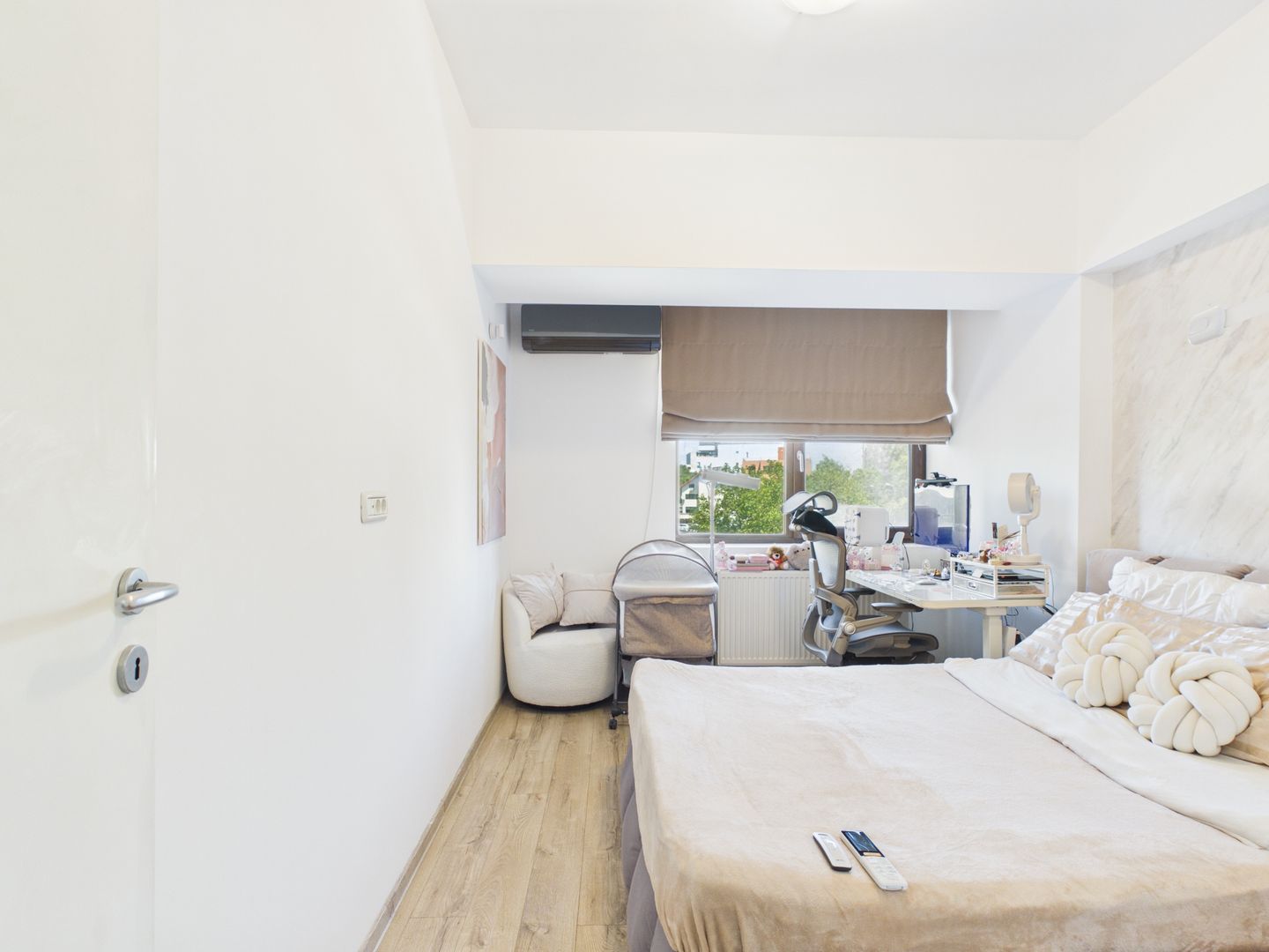 Apartament cu 3 camere de vanzare, centrala proprie - Mihai Bravu - Poză 7