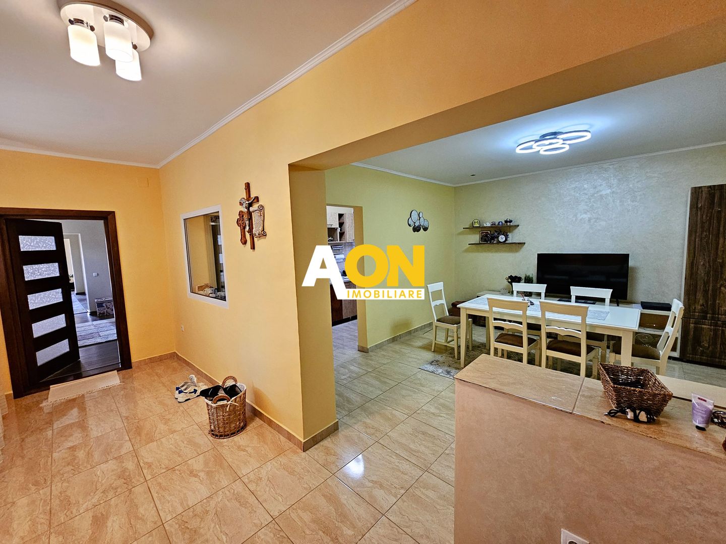 Casa renovata, 4 camere, 2 terase, mobilata, utilata, 568 mp teren - Poză 13