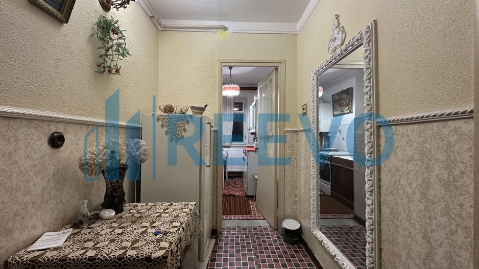 Apartament cu 3 camere de vânzare, în Buhuși - Poză 2