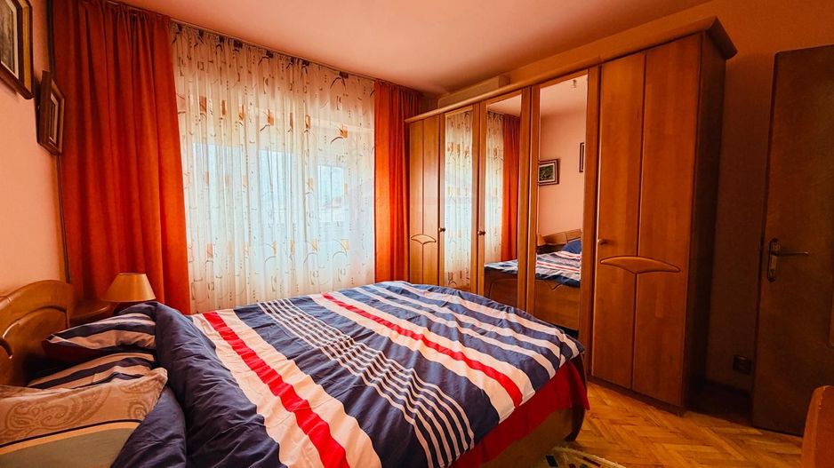 De vanzare apartament cu 4 cam dec. in Galati, piata Centrala, etaj5/7 - Poză 1