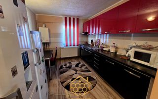 Apartament cu 3 camere in zona centrala - Filiasi - Poză 2