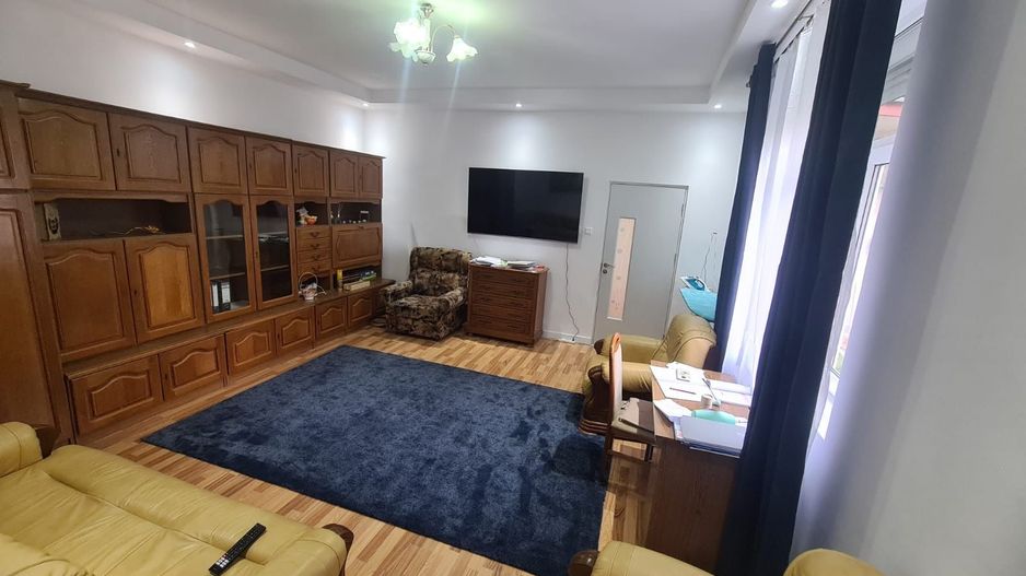 Apartament 3 camere - zona Sinaia - Poză 8
