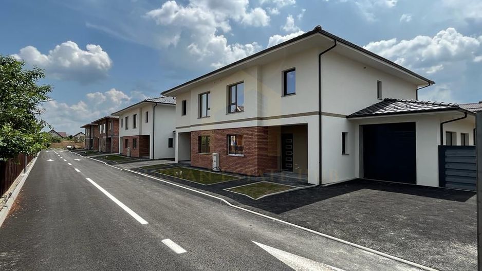 Vanzare Duplex, 150 mp, teren 215, garaj, zona Stadion - Poză 1