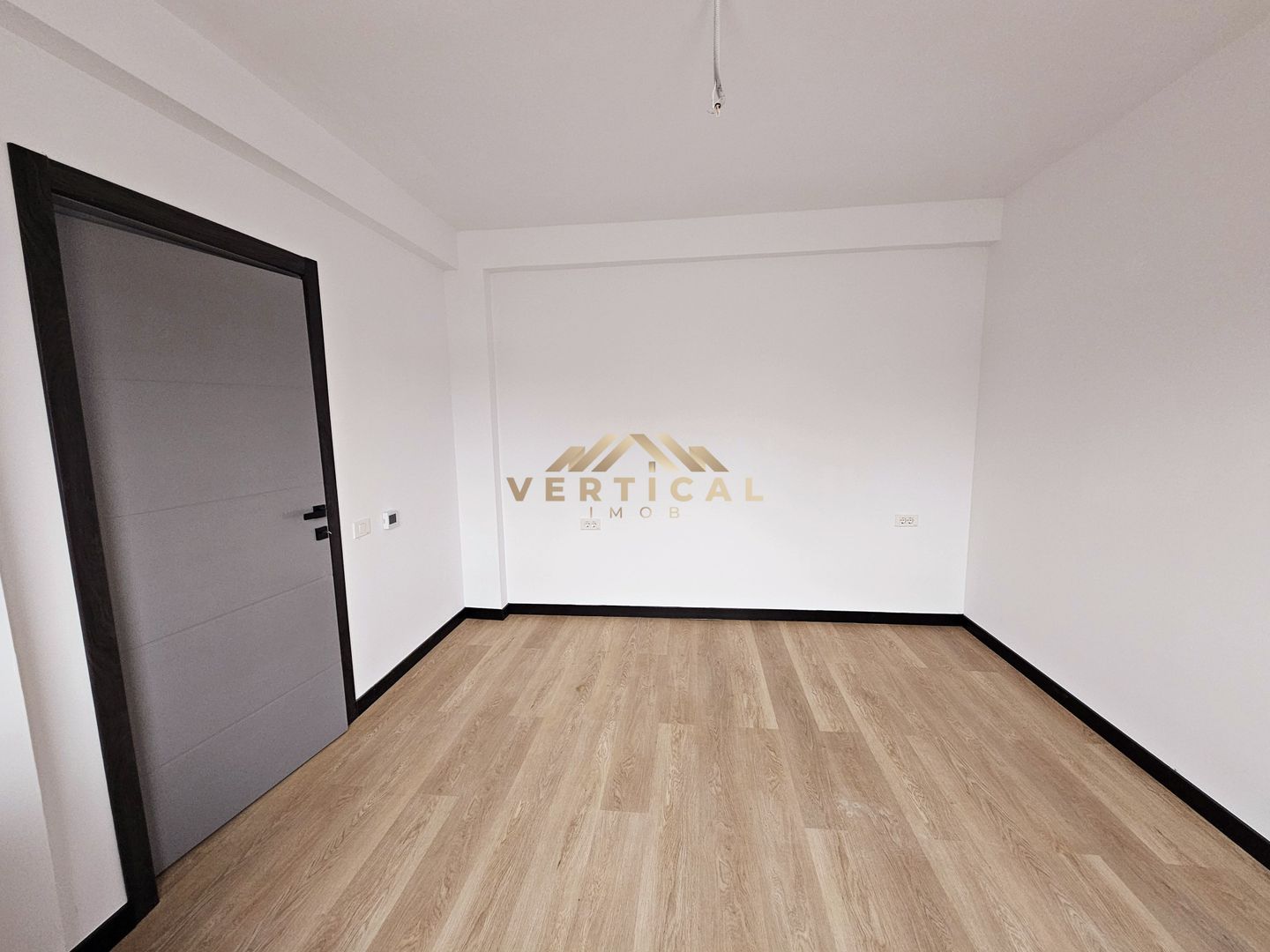 Casa 4 camere | 3 bai | centrul comunei Berceni - Poză 10