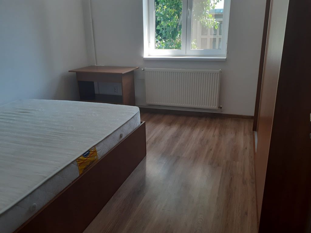 Închiriez apartament cu doua camere - Poză 4