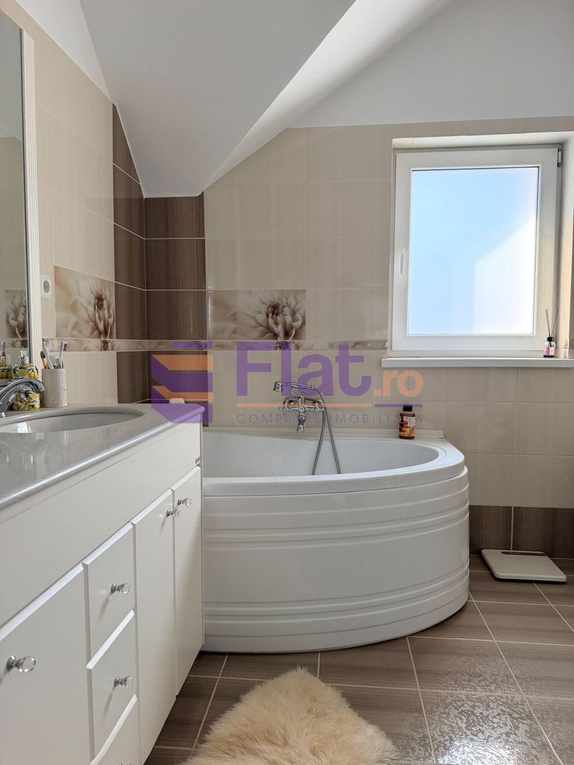 Casă spațioasă și elegantă cu teren  – Sânpetru - Poză 28