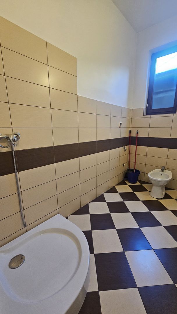 Str Lunga apartament pretabil birou/cabinet , parter stradal - Poză 10