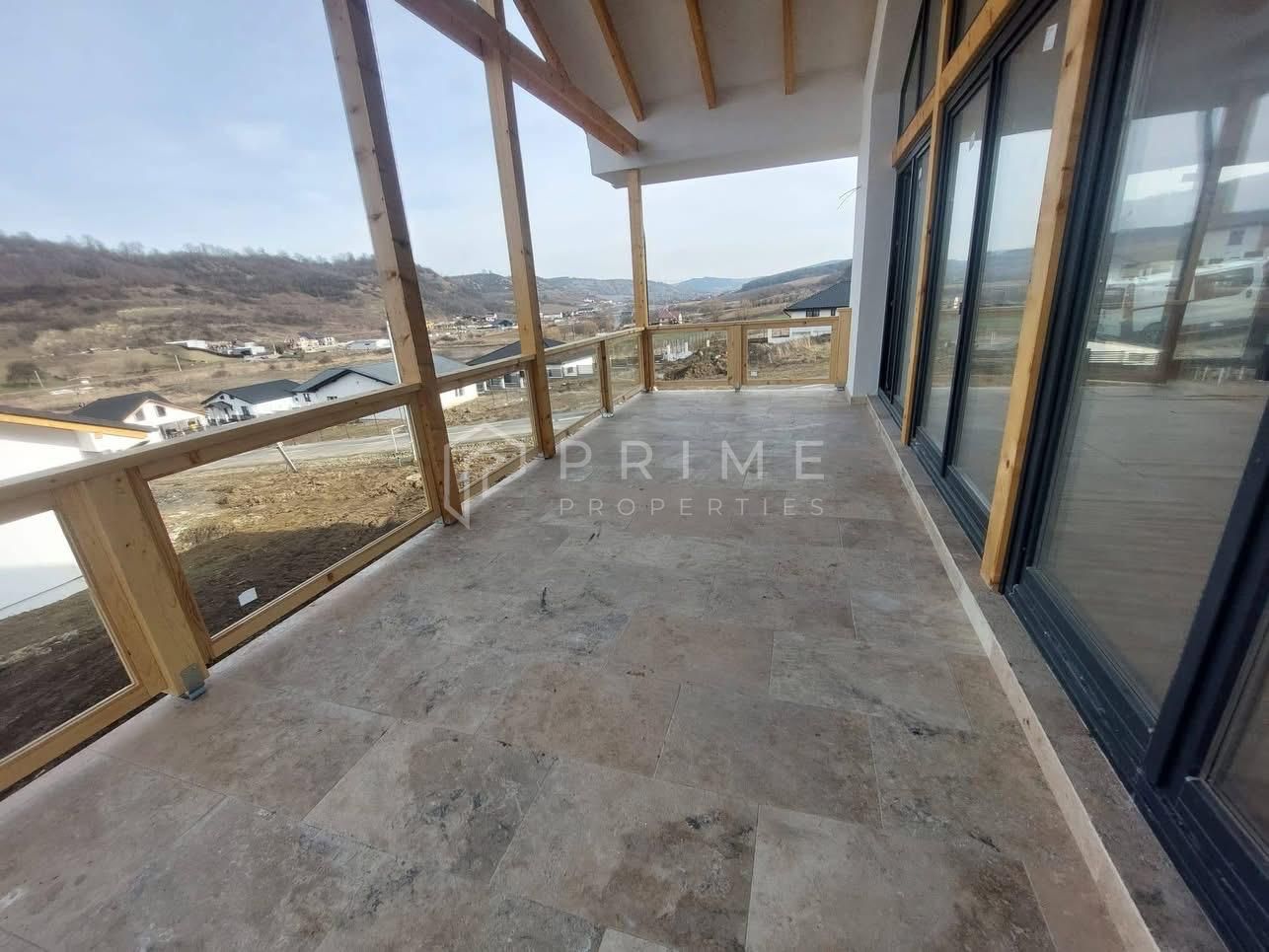 Vilă chalet modern cu perete panoramic de sticlă - Livezeni, Mureș - Poză 4