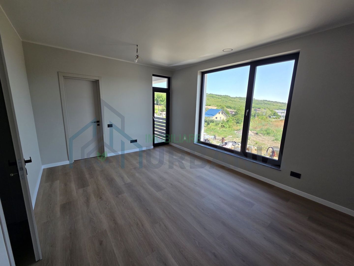 Casa Smart Panouri fotovoltaice Pompa caldura vata bazaltica 15 - Poză 8