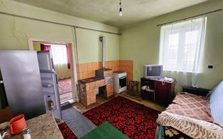 Casă traditională, 3 camere, 1766 mp teren, la asfalt, Vintu de Jos - Poză 12