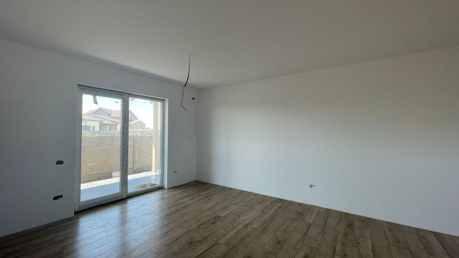Duplex despartit prin baie | 3 camere | Super Preț | Urseni - Poză 2