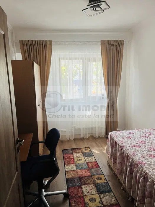 Apartament 3 camere Podul de Fier 700 Euro - Poză 4