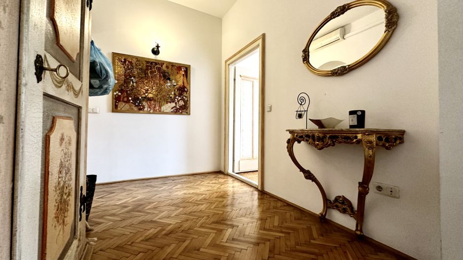 Apartament cu 2 camere,  clasic si boem, cu vedere in Piață Victoriei - Poză 15