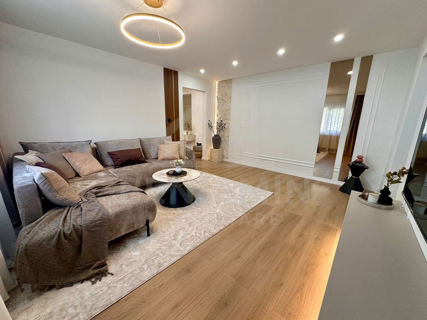 Apartament premium de vanzare 52mp Mobilat si Utilat Cartier Rovine - Poză 2
