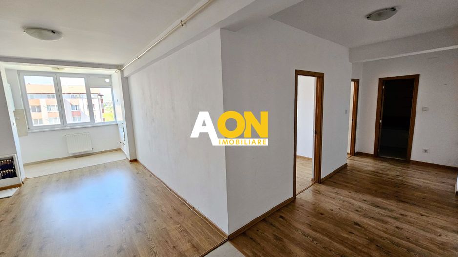 Apartament tip Penthouse, 4 camere, 2 bai, 108 mp utili + boxa, Centru - Poză 1