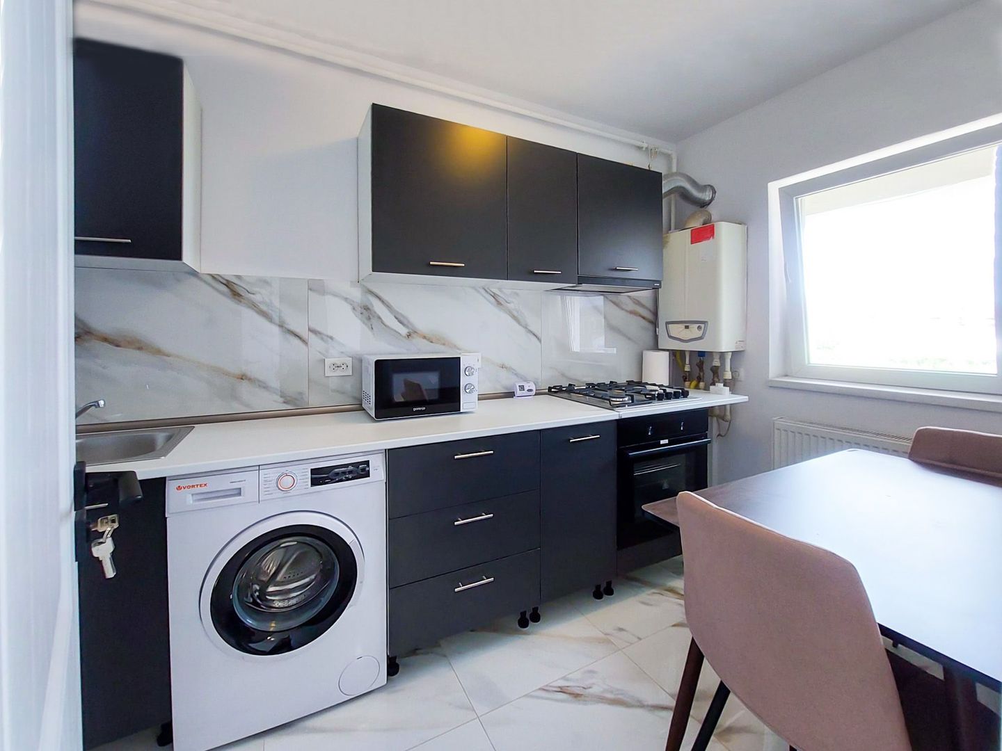 Studio 37 mp, nou mobilat, etaj 4, lift, situat langa Penny Market - Rezervelor - Poză 2