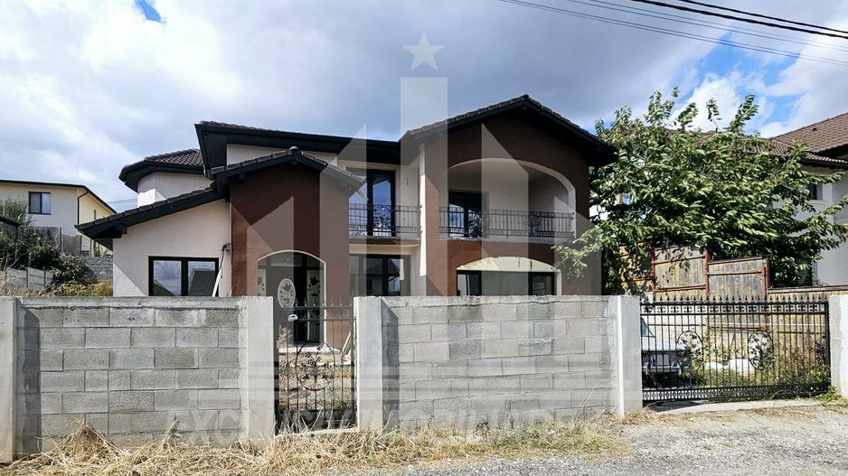 Casa de vanzare in Cetate - zona Piata - Poză 1