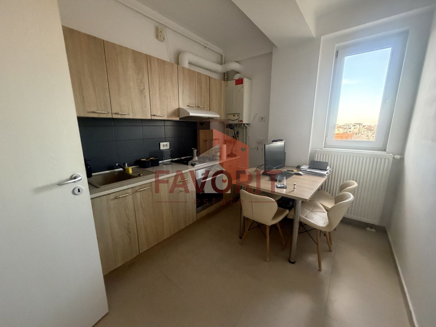 Decomandat. Loc de parcare acoperit cu CF separat. Mobilat si utilat - Poză 4