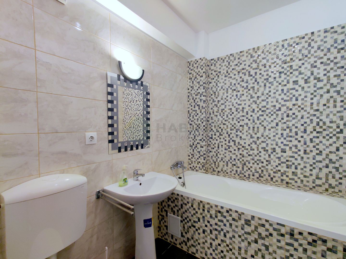 Decomandat, doua bai, loc de parcare in subteran, disponibil imediat - Poză 13