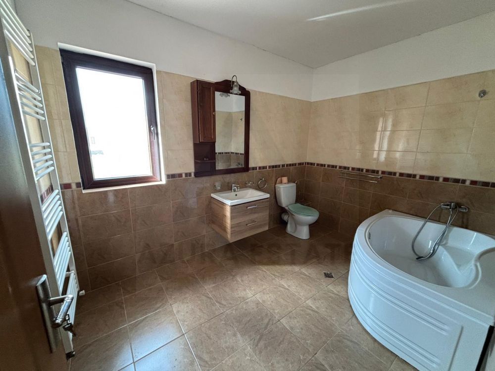 Casa 3 dormitoare curte de 300 mp utili garaj deschis Calea Surii Mici - Poză 8