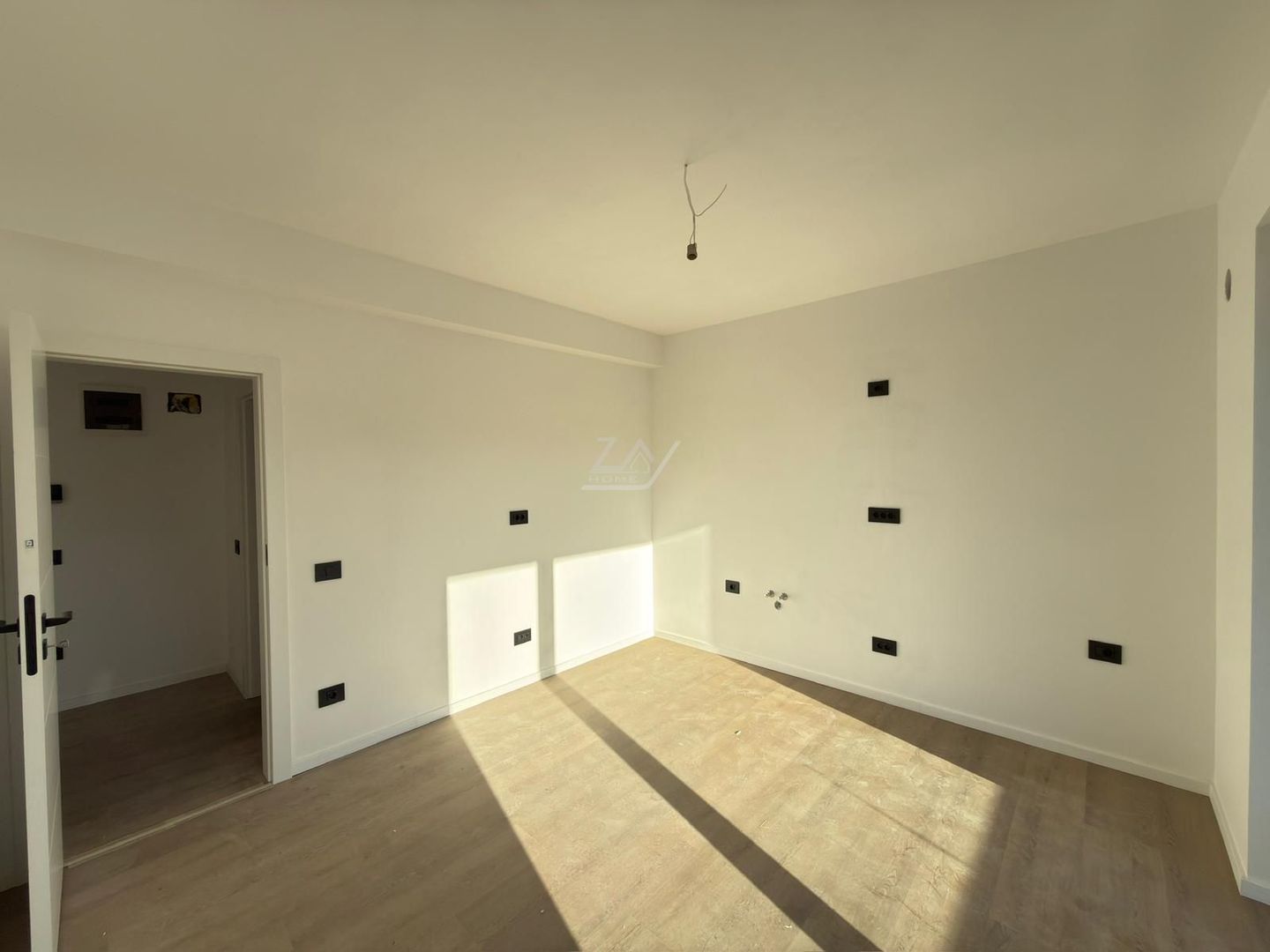Comision 0! Duplex cu 5 camere despartit prin camera tehnica. Asfalt. - Poză 15