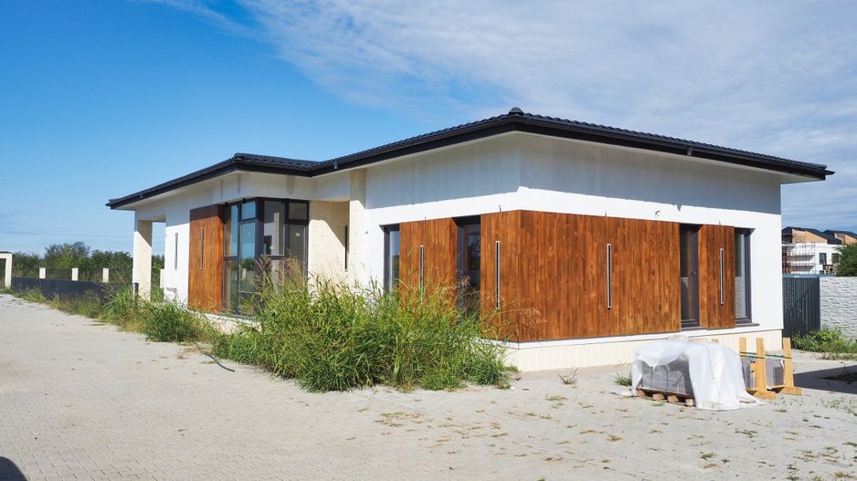 VANZARE CASA CU TEREN 800MP CORBEANCA PADURE - Poză 1