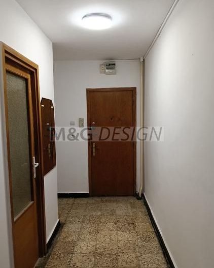 Vând apartament cu 3 camere zona centrala - Poză 7