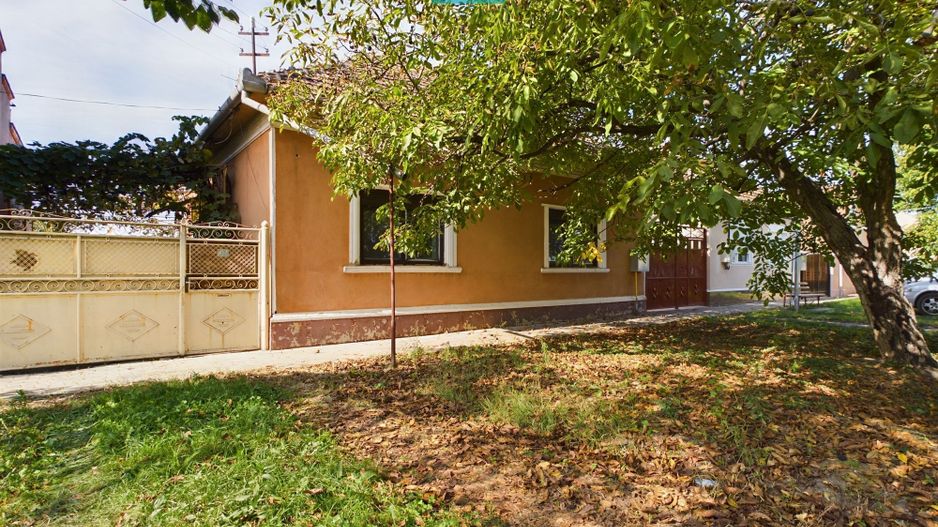 Casă 4 camere, zona centrală în Pâncota - Poză 1