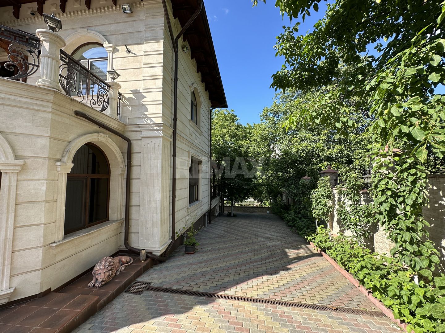 Casă în Buiucani, de vânzare, cu suprafața de 338m2. Pe teren de 14 ari. - Poză 3