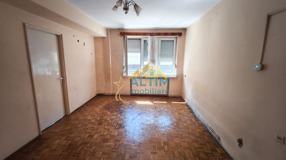 De vânzare - Apartament 2 camere, central, zona Patria - Poză 3